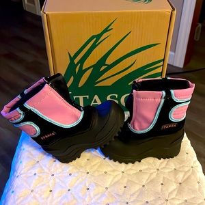 New in box size 7 toddler girls Itasca snow boots